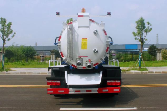 東風(fēng)凱普特純電動(dòng)吸污車(chē)圖片5