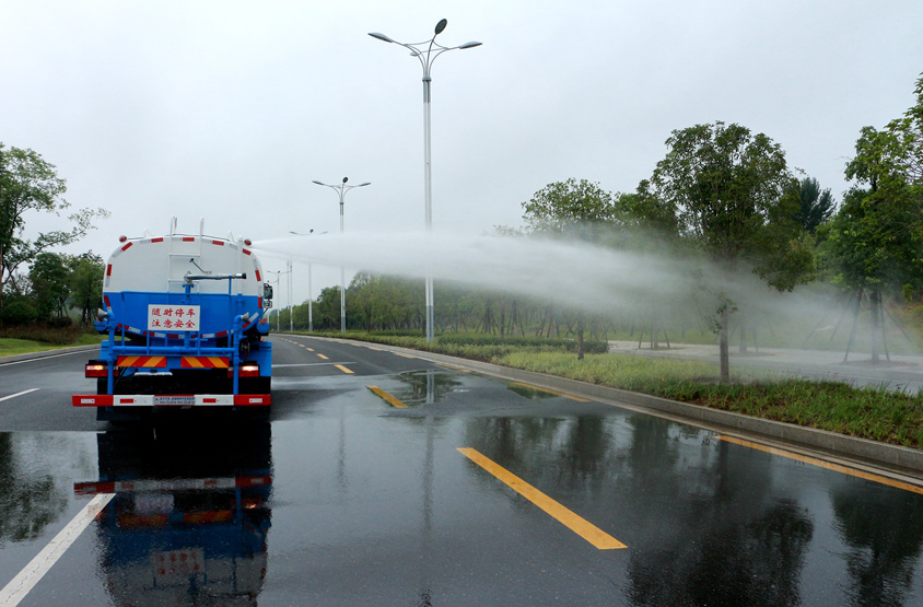 斯太爾20方綠化噴灑運水車頂噴功能演示